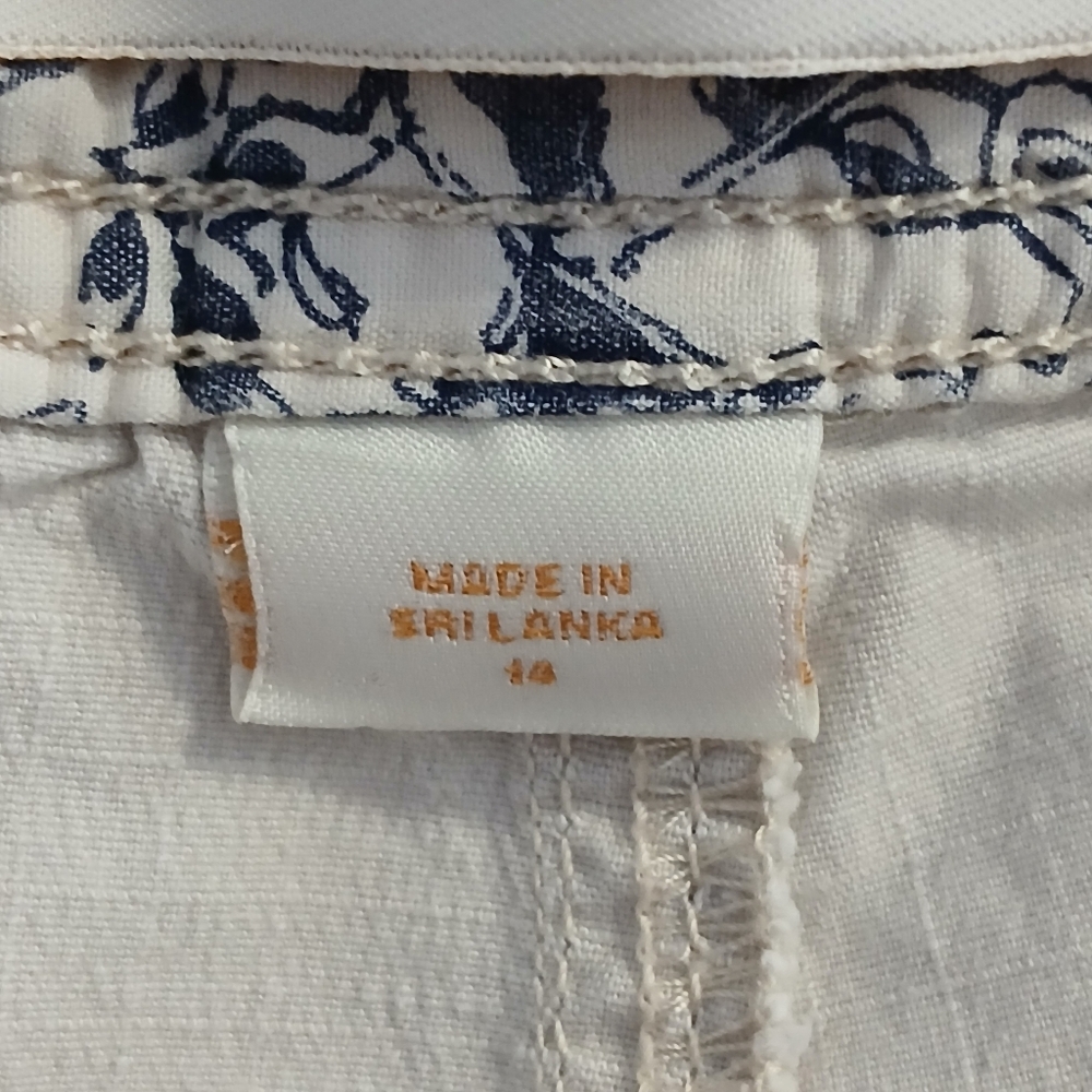Eddie Bauer Womens Ripstop Capri pants Size 14 Color Beige - Picture 10 of 10